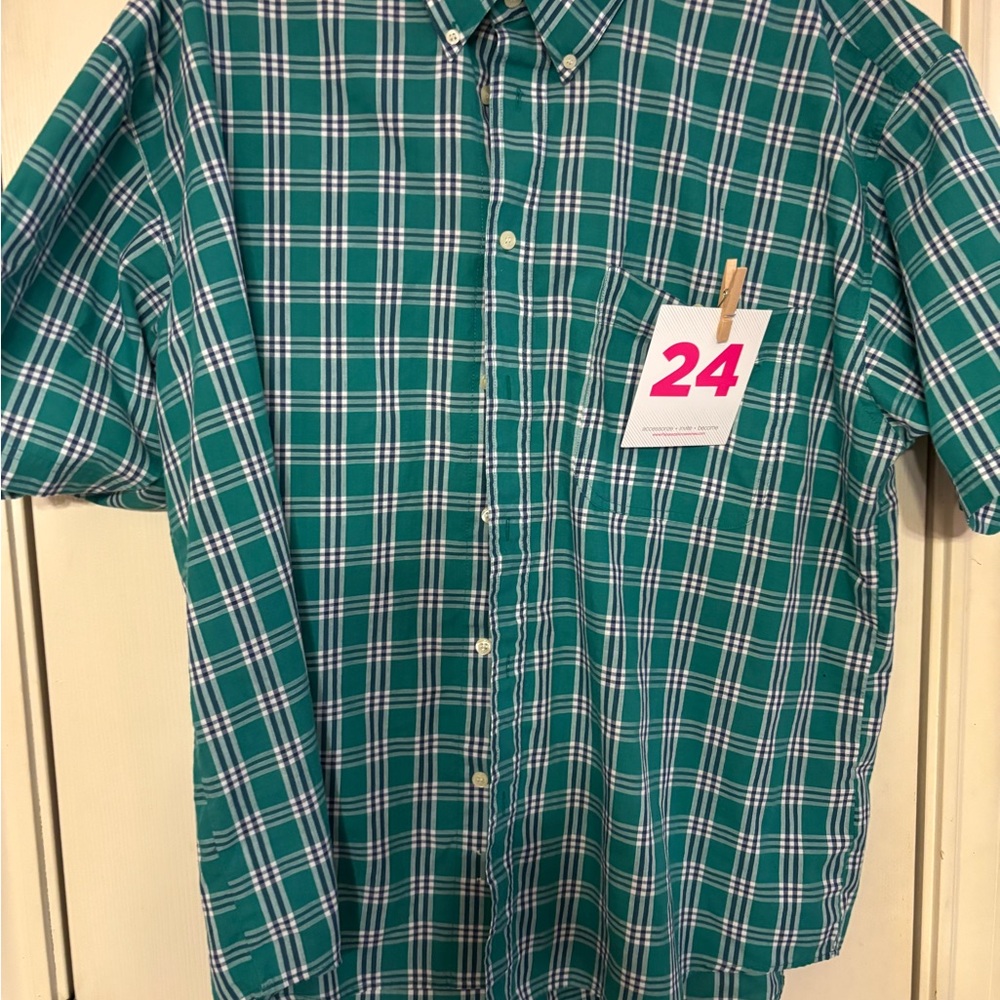 Green and White Casual Button Down Shirt with Plaid Pattern